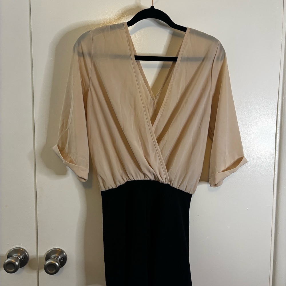 Chic Two-Tone V-Neck Romper - Picture 10 of 10
